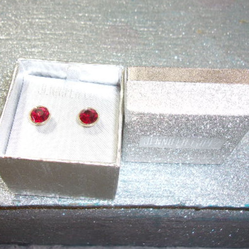 Jlr-77 New In Box Jennifer Lopez Red Crystal Bezel Goldtone Stud Earrings 15$